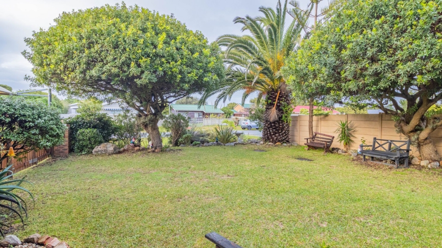 5 Bedroom Property for Sale in Sandbaai Western Cape